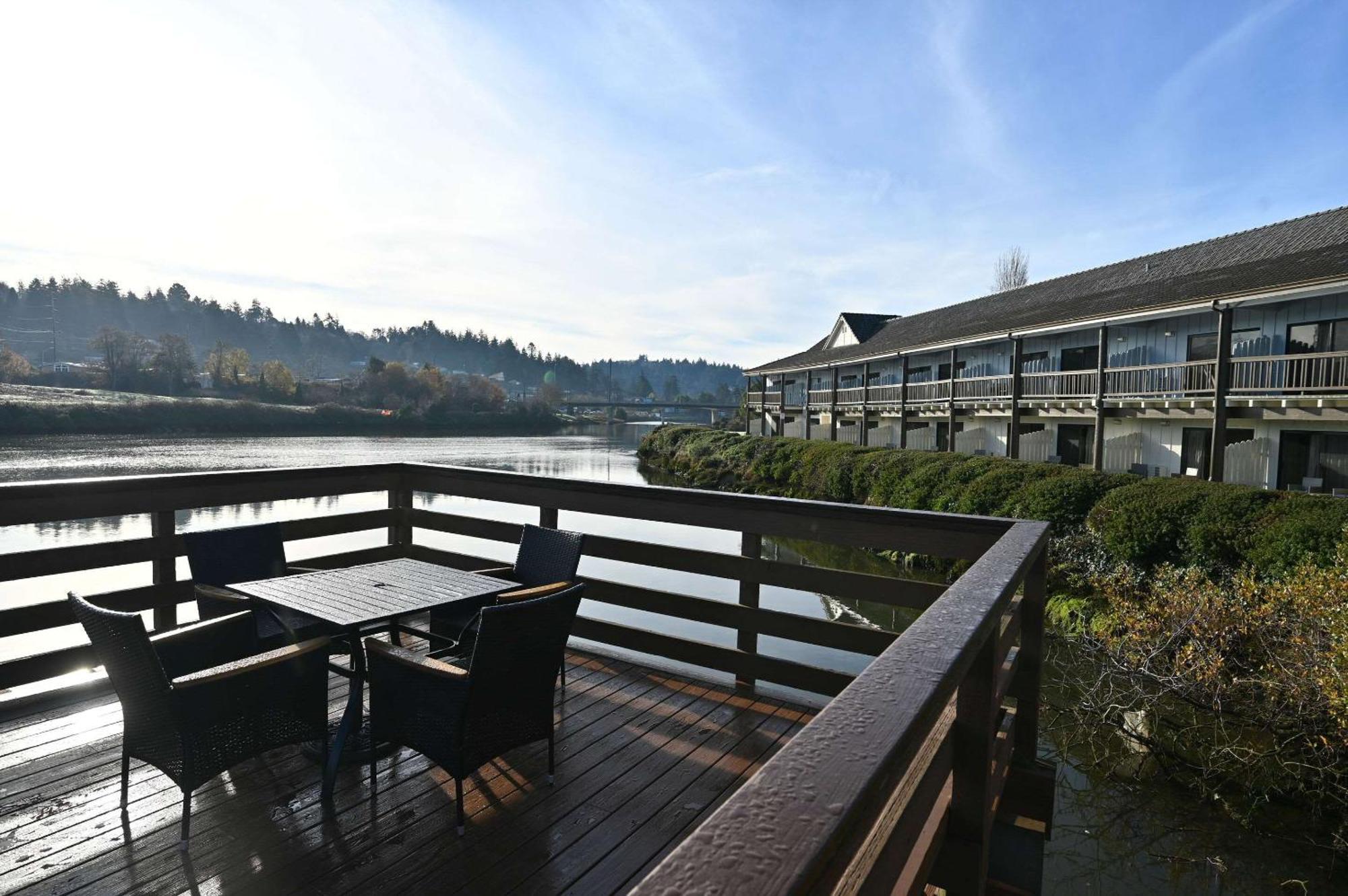 Edgewater Inn And Suites, Ascend Hotel Collection Coos Bay Eksteriør billede